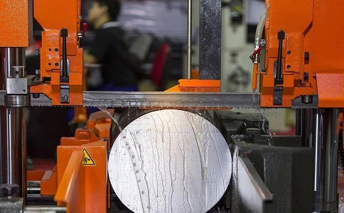 扶绥立式金属带锯床切削出现跑带故障解决方法！